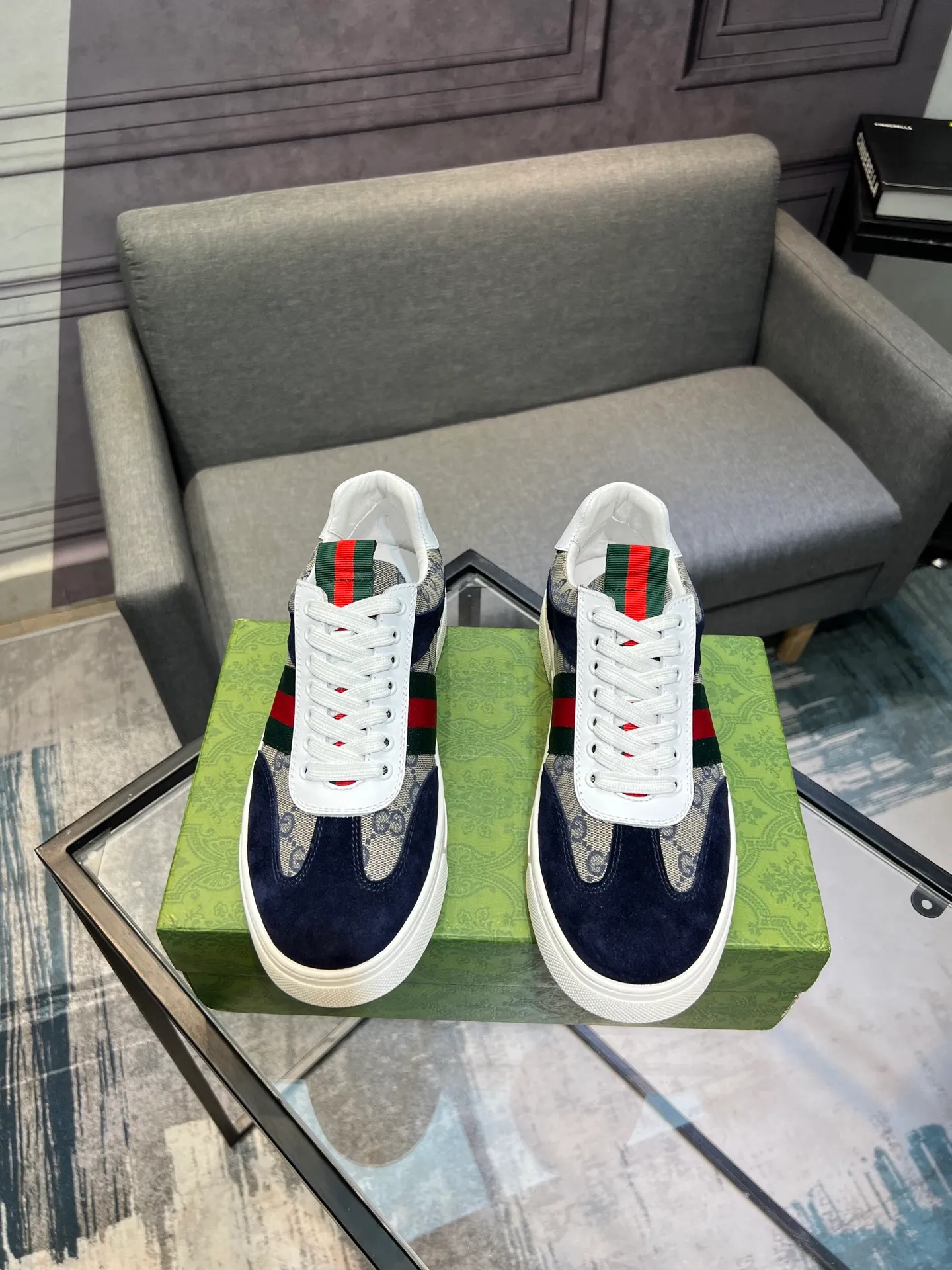 Men's Men's Shoes 💰440 Gucci Gucci's latest trendy shoes and casual shoes are popular in physical stores, new spring and summer comfortable imported custom original cowhide, unique jacquard fabric element design. With sheepskin lining, original bottom, 💪 details determine quality, you can enter and leave the counter at will, welcome to compare🇮🇹, code number 38-44 (45 customized)